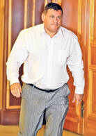 Un fost şef al Termoelectrica, un executor judecătoresc şi doi avocaţi au fost arestaţi pentru că au înşelat Electrica | Au tras din conturi 18.000.000 €