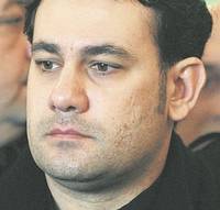 I-a luat bustul lui Dolănescu din casă şi l-a pus pe mormânt?