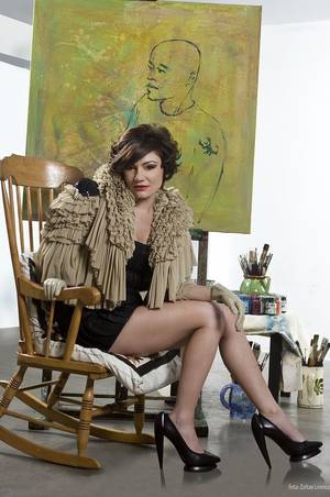 Neylini e pofticioasă rău: "Mănânc un kilogram de jeleuri în două zile"