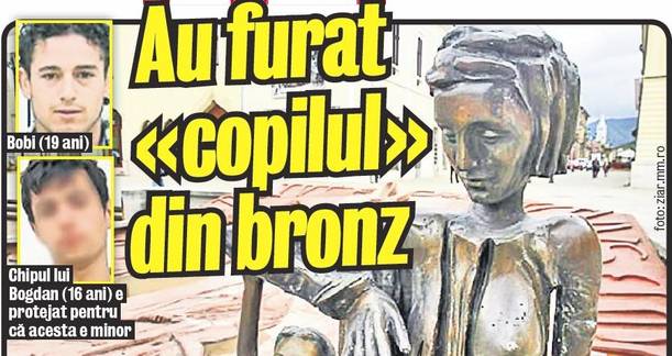 Doi tineri din Baia Mare au furat «copilul» din bronz
