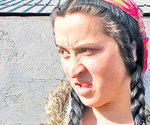 Elena Stănescu (18 ani), mama copilului răpit