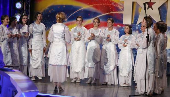 Mama dansează din buric de la 4 ani, iar fiica, de la 2 şi jumătate