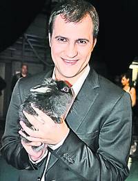 Raluca de la «Vremea» a primit un supercadou de Paşte: I-a adus iepuraşul un BMW