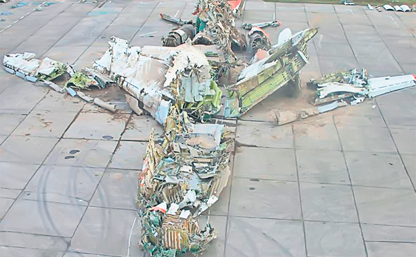 La câteva săptămâni de la tragedie, experţii au reconstituit, din resturile găsite, avionul prezidenţial