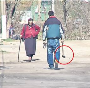 Românii şi maghiarii au vrut să le dea foc ţiganilor