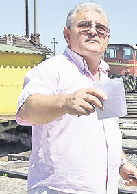 Ion Raţ, tatăl jucătorului lui Şahtior, i-a răspuns astfel antrenorului, după ce Mircea Lucescu l-a certat pe Răzvan Raţ pentru prestaţia slabă din meciul cu Barcelona: «Dacă nu avea valoare, era vândut de mult!»