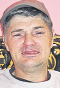 Tatăl ucigaşului nu are bani să se ducă în Spania