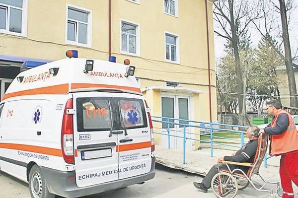 Medicii spitalului din Bălceşti lucrează gratis