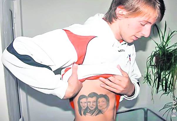 Brazilianul Maicon are desenate pe antebraţe numele fetiţei sale, Evelyn, şi pe cel al tatălui