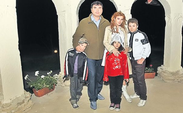 Pentru ea divorţează Cristi Borcea!