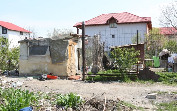 Tatăl unei fetiţe dispărută din spatele casei imploră: ”Doamne, te rog, adu-mi copilul înapoi!”