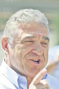 Viorel Păunescu îşi aminteşte că la 9 ani frământa cozonaci