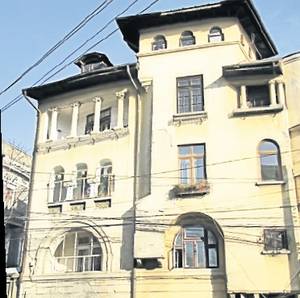Așa arăta casa femeii, de pe strada Berzei nr. 32 înainte să fie demolatăAșa arăta casa femeii, de pe strada Berzei nr. 32 înainte să fie demolatăAșa arăta casa femeii, de pe strada Berzei nr. 32 înainte să fie demolată