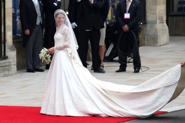 Prinţul William şi Kate Middleton au devenit soţ şi soţie!