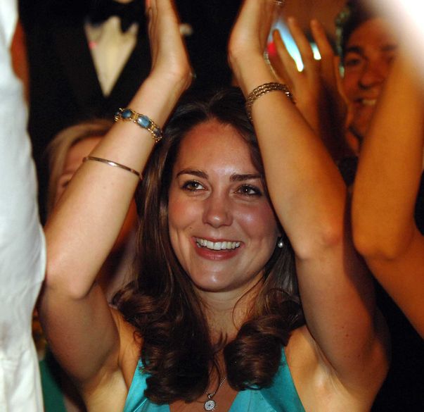 Ce transformare! Kate Middleton, banală în timpul liber, prințesă în ziua nunții