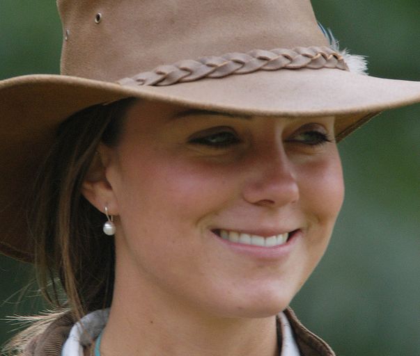 Ce transformare! Kate Middleton, banală în timpul liber, prințesă în ziua nunții