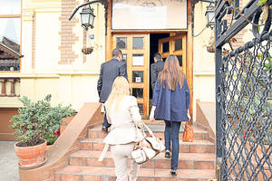 Moni a izbucnit în plâns când a aflat că a primit custodia fiicei sale: «Dumnezeu ţine cu mine!»