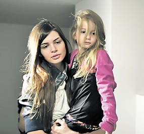 Monica Columbeanu nu mai vrea să stea pe la prieteni. Îşi cumpără apartament