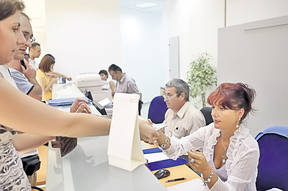 Guvernul ne anunţă că mai avem de suportat încă trei ani de sărăcie | Când ne va ajunge cuţitul la os?