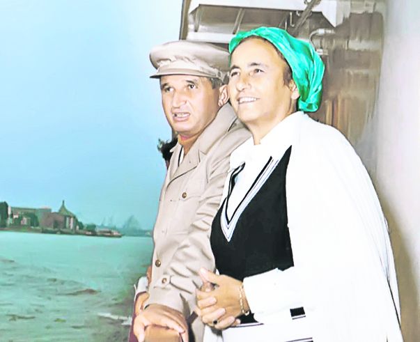 Video | El i-a plimbat pe soţii Ceauşescu