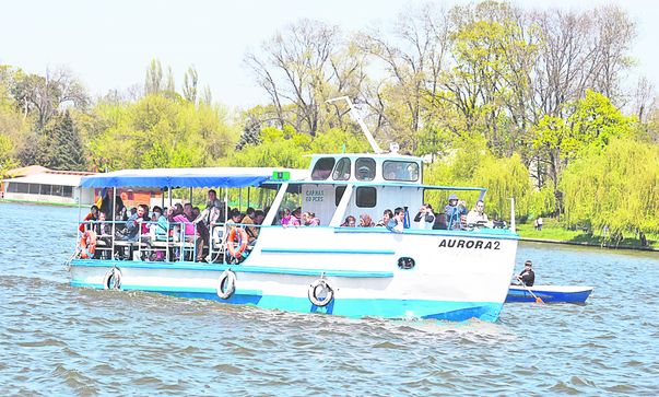 Video | El i-a plimbat pe soţii Ceauşescu