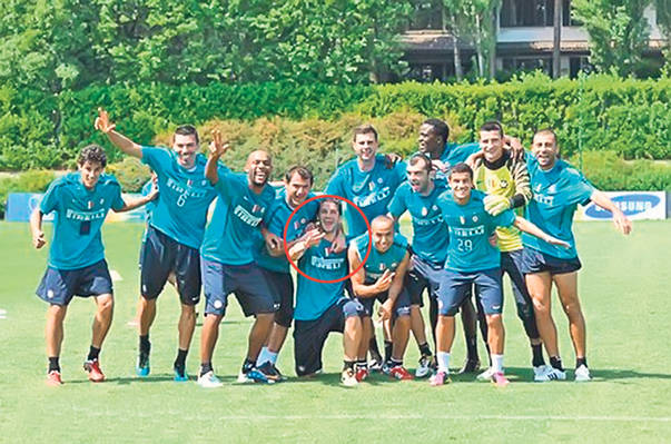 Giovani Becali, impresarul lui Chivu, crede că nevasta l-a convins pe căpitanul României să se retragă de la naţională: «Adelina l-a făcut să renunţe»