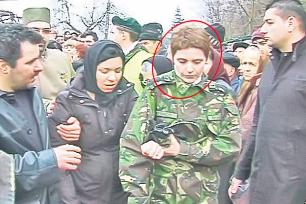 Ea e îngerul păzitor pentru văduvele militarilor