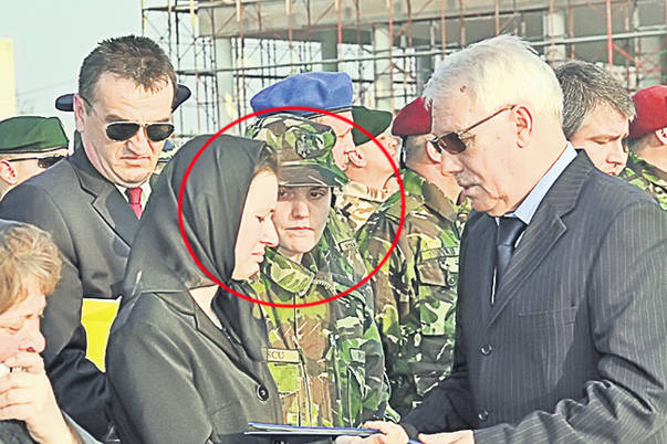 Ea e îngerul păzitor pentru văduvele militarilor