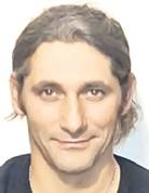 Badea s-a bătut cu maidanezii