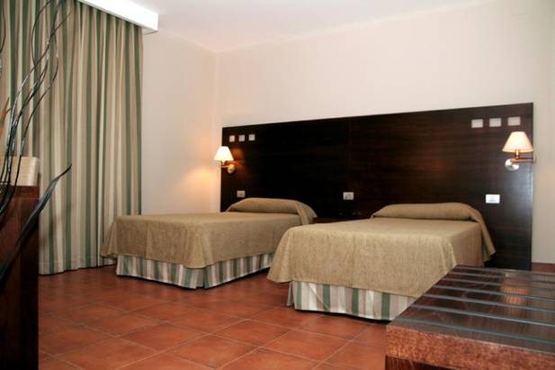 Un francez a făcut hotel de lux în fostul lagăr comunist de la Periprava