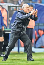 Le-au furat căpitanul! Chiar înaintea disputei de astăzi cu Rapid, Steaua a reuşit să-l transfere gratis pe Costin Lazăr