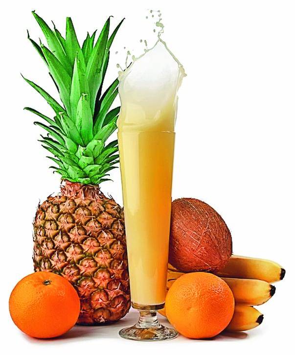 Ananas, nucă de  cocos și portocale