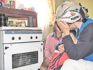 Uite în ce hal îşi creşteau copiii!