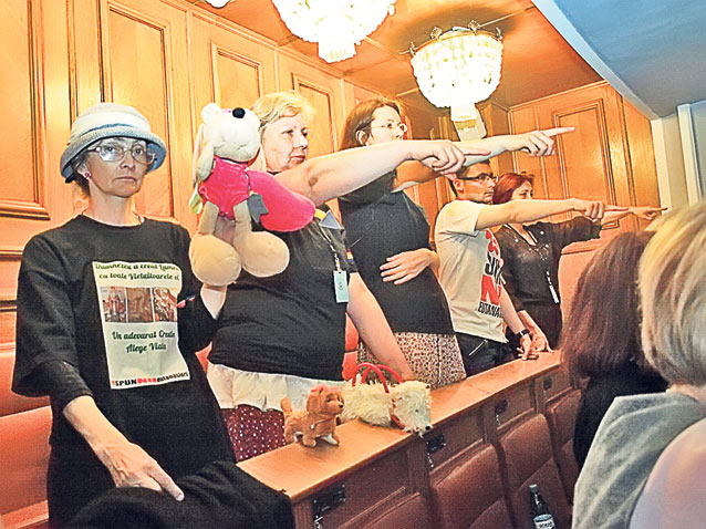 Maidanezii mai latră liniştiţi încă o săptămână!