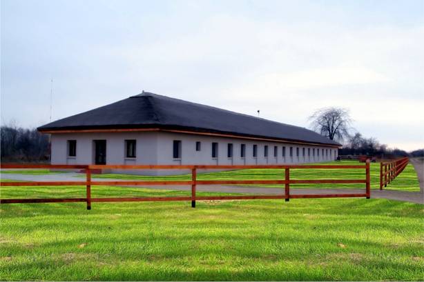 Un francez a făcut hotel de lux în fostul lagăr comunist de la Periprava