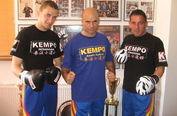 El e singurul fotbalist-asistent tv!