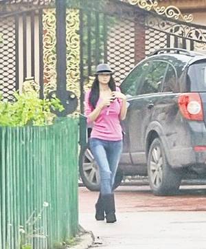 Cine minte, Iri sau Moni?