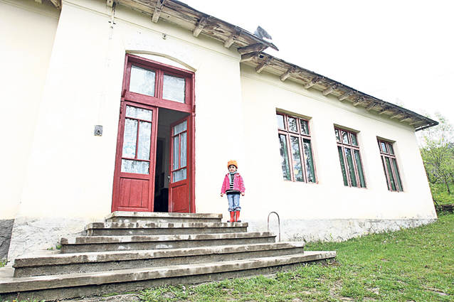 Foto | Copiii de la şcoala din Meliceşti au o singură învăţătoare: «Sunt în clasa a II-a, iar colegul meu este a IV-a»