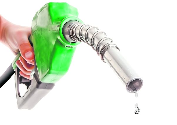 Un litru de benzină = 6,02 lei Un litru de motorină = 5,70 lei