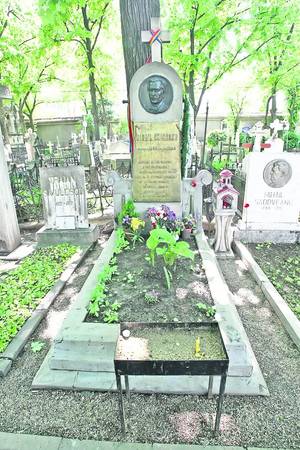 Mormântul poetuluinepereche din Cimitirul bucureştean Bellu este loc de pelerinaj pentru români