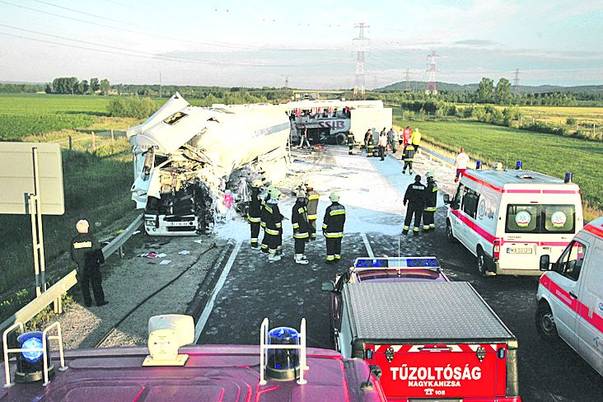 Şoseaua a fost mult timp blocată de vehiculele implicate în accident