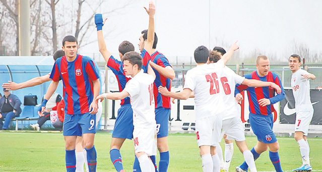 Gigi Becali are belele mari în fotbal şi în afaceri