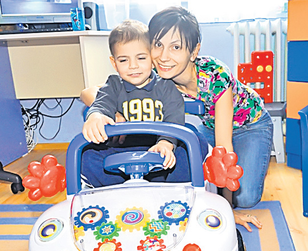 Nu mai au bani nici de întreţinere! Micuţul familiei Paşcovici continuă lupta cu boala nemiloasă