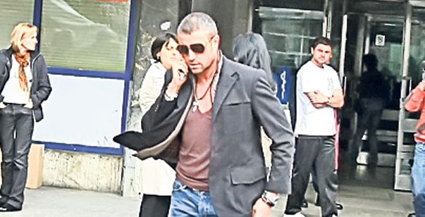 Foto | Vedetele sunt dependente de mobil. Nu le e frică de cancer?