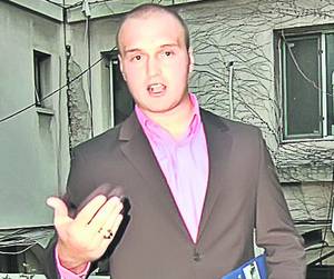 Chiar dacă în SUA ar fi câştigat 60.000 $ pe an, Ionuţ a revenit în ţară, unde salariul pe care îl poate lua în cadrul Poliţiei de Frontieră e de 2.000 de lei pe lună, adică de 8.500 $ pe an