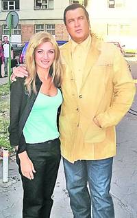 Luminiţa şi Steven Seagal, într-o pauză de filmări la 