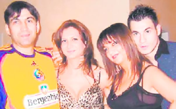 Victor Pițurcă, alături de fiica sa, Claudia, de soția Maria și de fiul său, Alex (de la stânga)