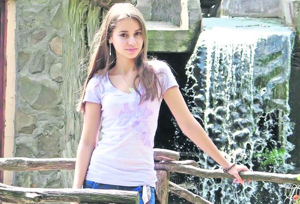 Andreea este mândrå de faptul cå a reușit så ia 10 pe linie