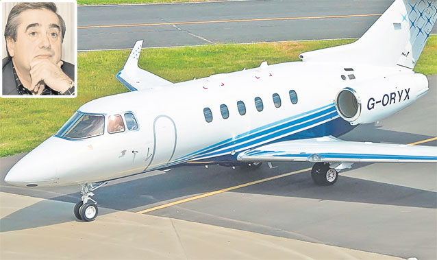 Ce maşină? Ei sunt oamenii de afaceri cu avionul la scară!