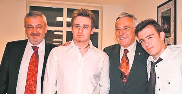 De la stânga la dreapta: Sebastian Vlădescu, fiul lui - Alexandru, Mugur Isărescu și băiatul acestuia, Costin